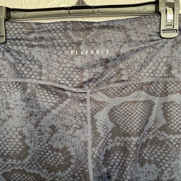 All Fenix Snake Skin Anthropologie 7/8 Legging medium blue dark grey - Picture 5 of 7